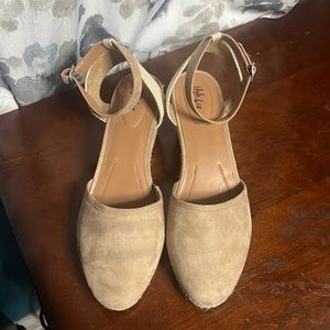 Tan closed toe style&co shoe